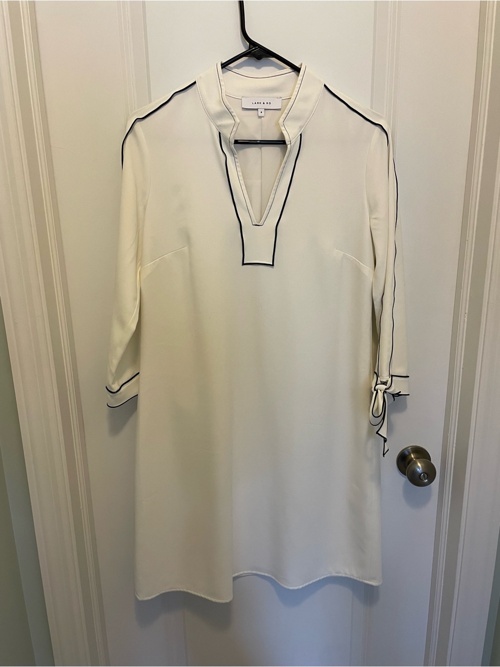 Lark & Ro Women’s White Dress with Black Trim - Size 8